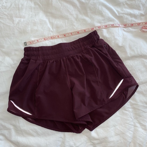Lululemon Hotty Hot Short II *Long 4" Cassis Size 4 - Picture 4 of 11